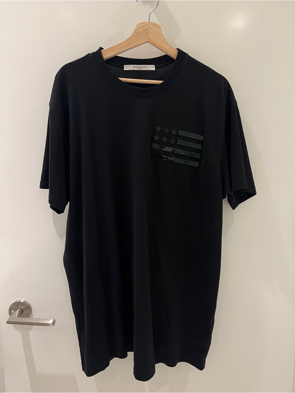 Givenchy Black Short-Sleeve Crewneck T-Shirt with Flag Patch Pattern